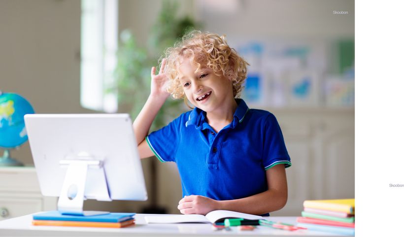 A young student in a live 1-on-1 online class with a Skoobon teacher